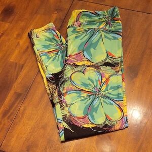 LuLaRoe Women's Leggings with Colorful Shamrock Design
